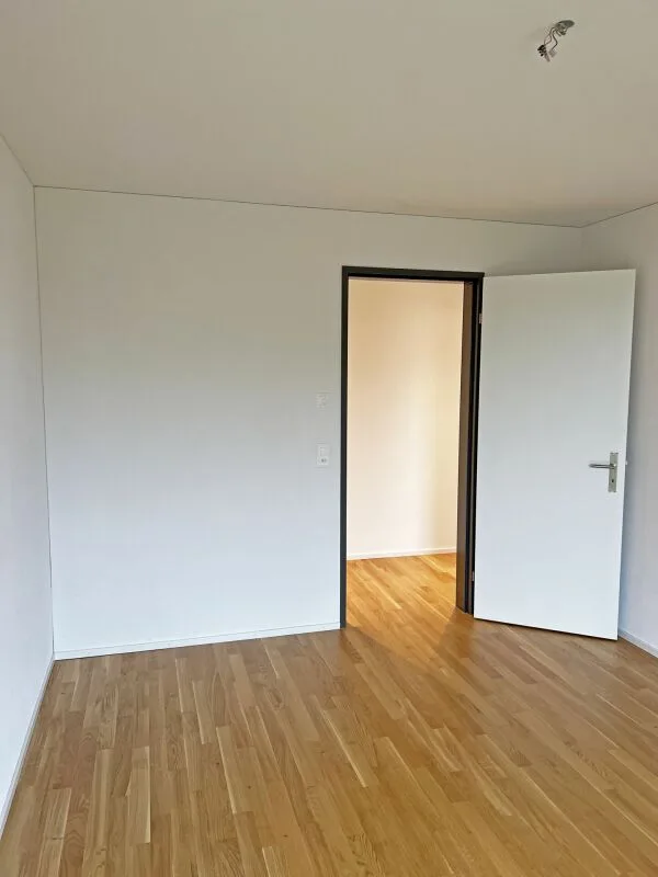 Affascinante appartamento di 3.5 locali con ampio balcone e vista sul verde. – foto 3 di 13