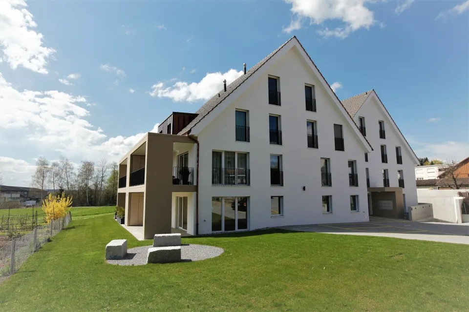 Affascinante appartamento di 3.5 locali con ampio balcone e vista sul verde. – foto 11 di 13