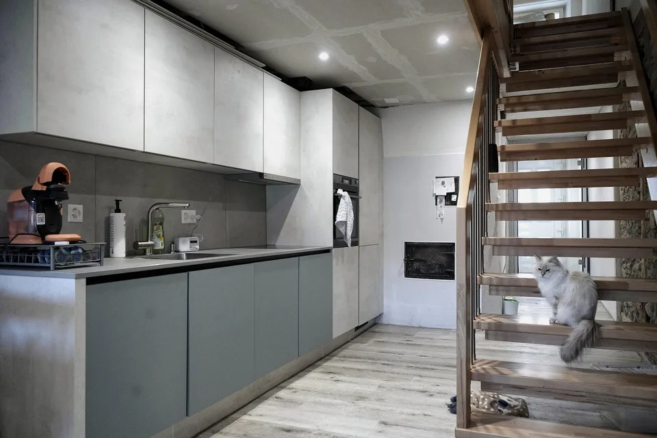 Casa a schiera con fienile, giardino e futuro, pronta per essere progettata – foto 2 di 10