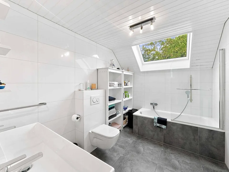 Superbes 4,5-Zimmer-Wohnung mit 129,5 m2 Innenraum + Balkon – Foto 10 von 13