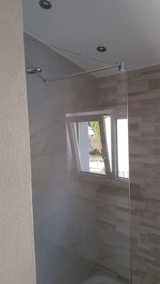 Charmantes Doppeleinfamilienhaus mit Garten – Foto 3 von 7