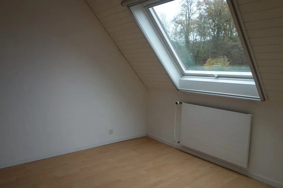 zentrale 2½ Zimmer-Dachwohnung, moderne Küche und Bad – Foto 6 von 11