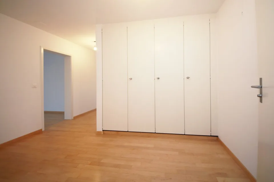 Renovierte 3.5-Zimmerwohnung mit Balkon an ruhiger Lage, mit Blick ins Grüne – Foto 7 von 12