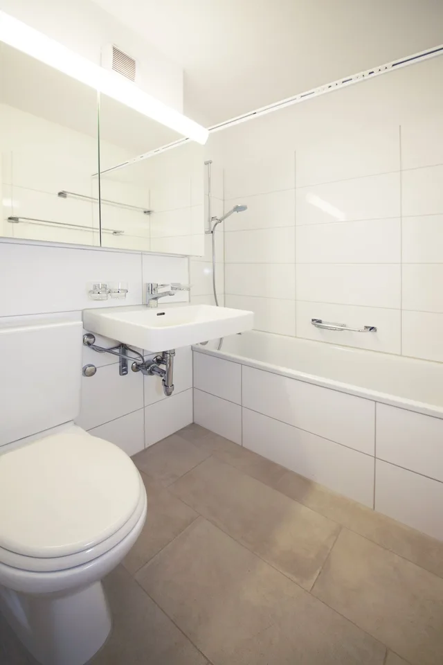 Renovierte 3.5-Zimmerwohnung mit Balkon an ruhiger Lage, mit Blick ins Grüne – Foto 11 von 12