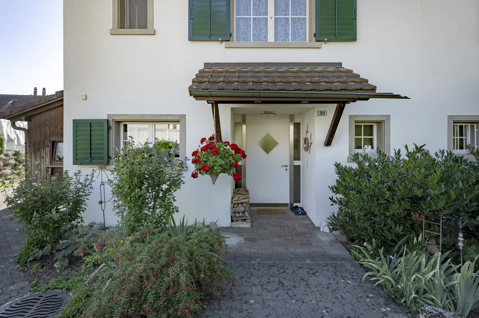 Single-family house with a beautifully landscaped garden – photo 4 of 13