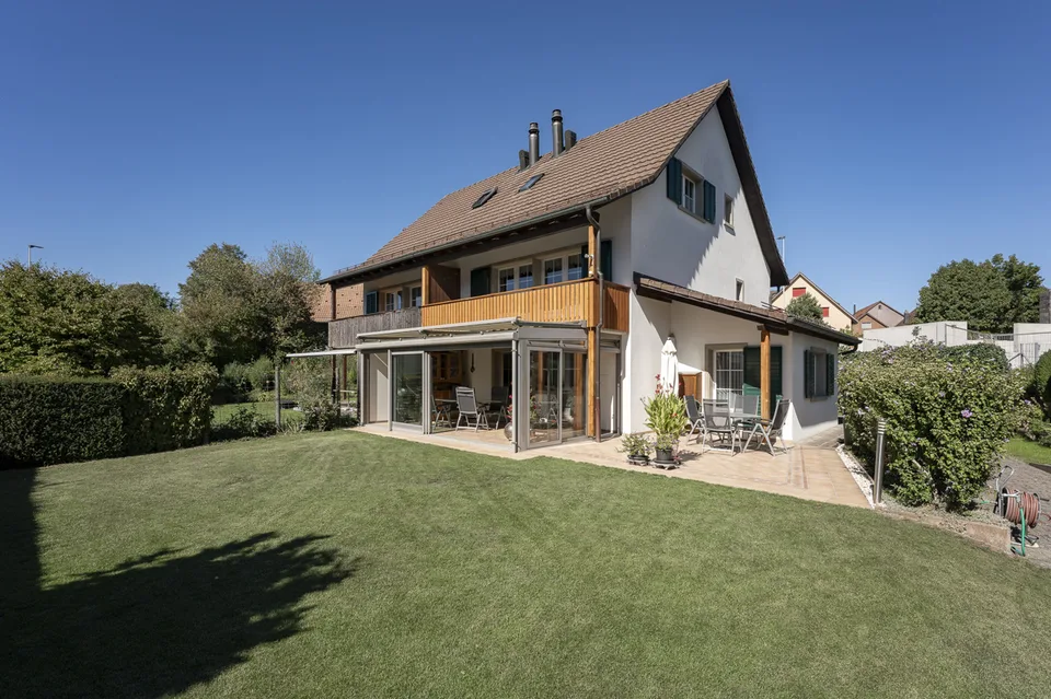 Single-family house with a beautifully landscaped garden – photo 3 of 13