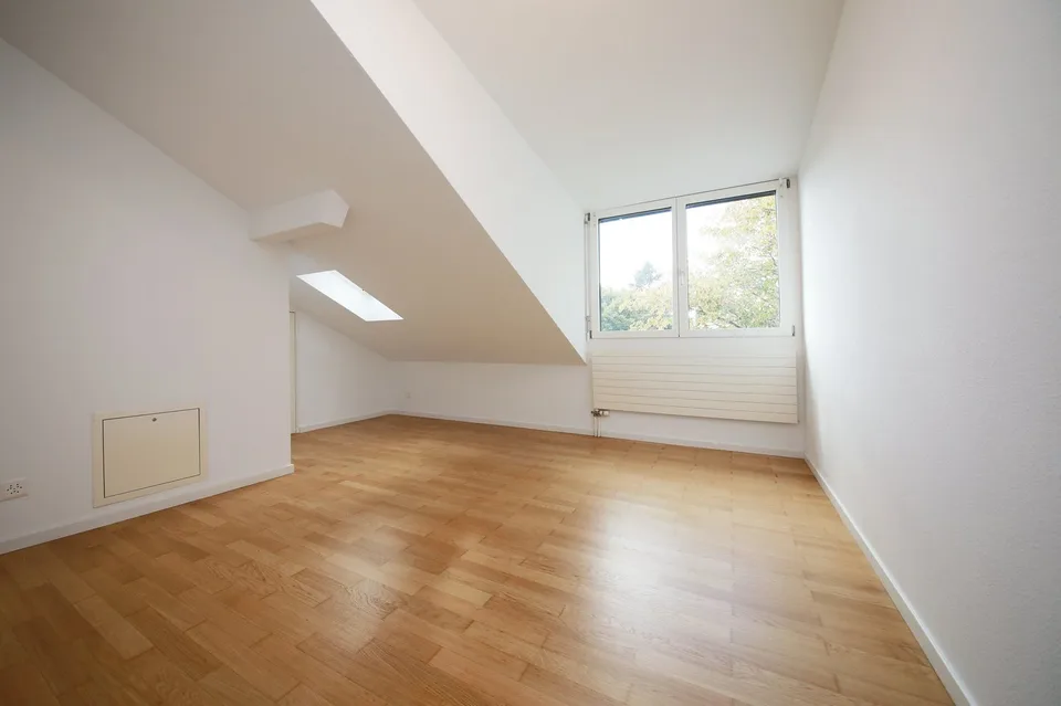 Renovierte 2.5-Zimmer-Dachwohnung – Foto 5 von 11