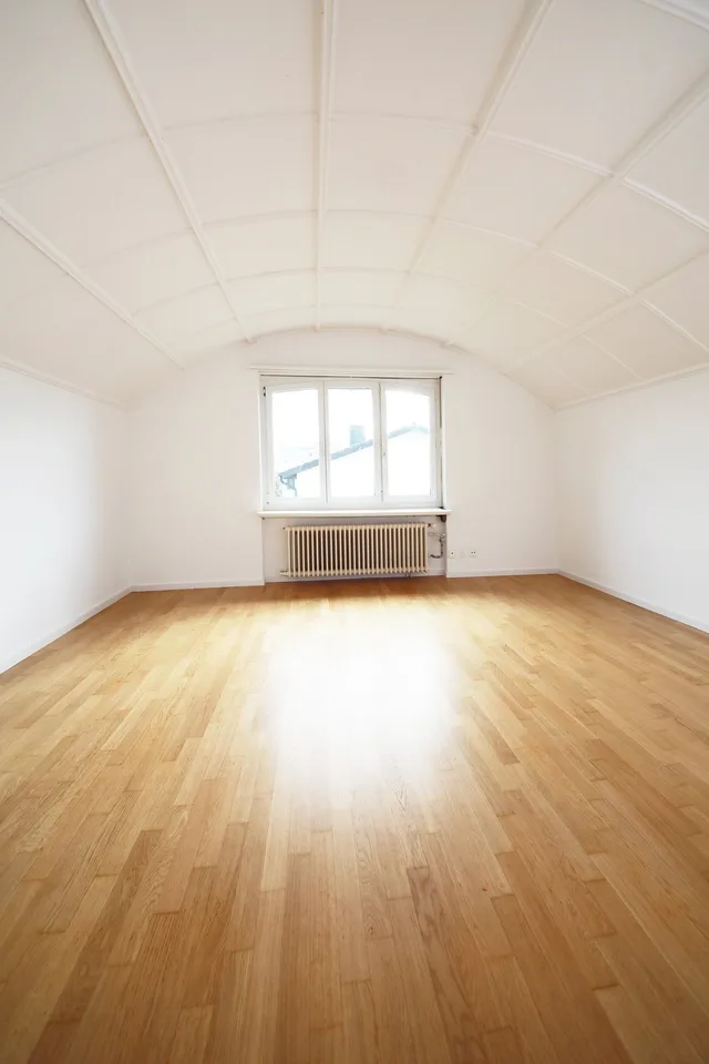 Renovierte 2.5-Zimmer-Dachwohnung – Foto 2 von 11