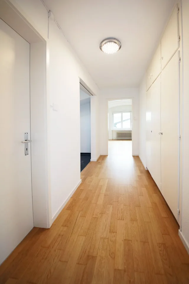 Renovierte 2.5-Zimmer-Dachwohnung – Foto 6 von 11