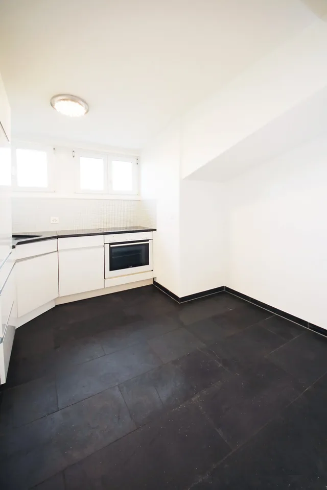 Renovierte 2.5-Zimmer-Dachwohnung – Foto 8 von 11