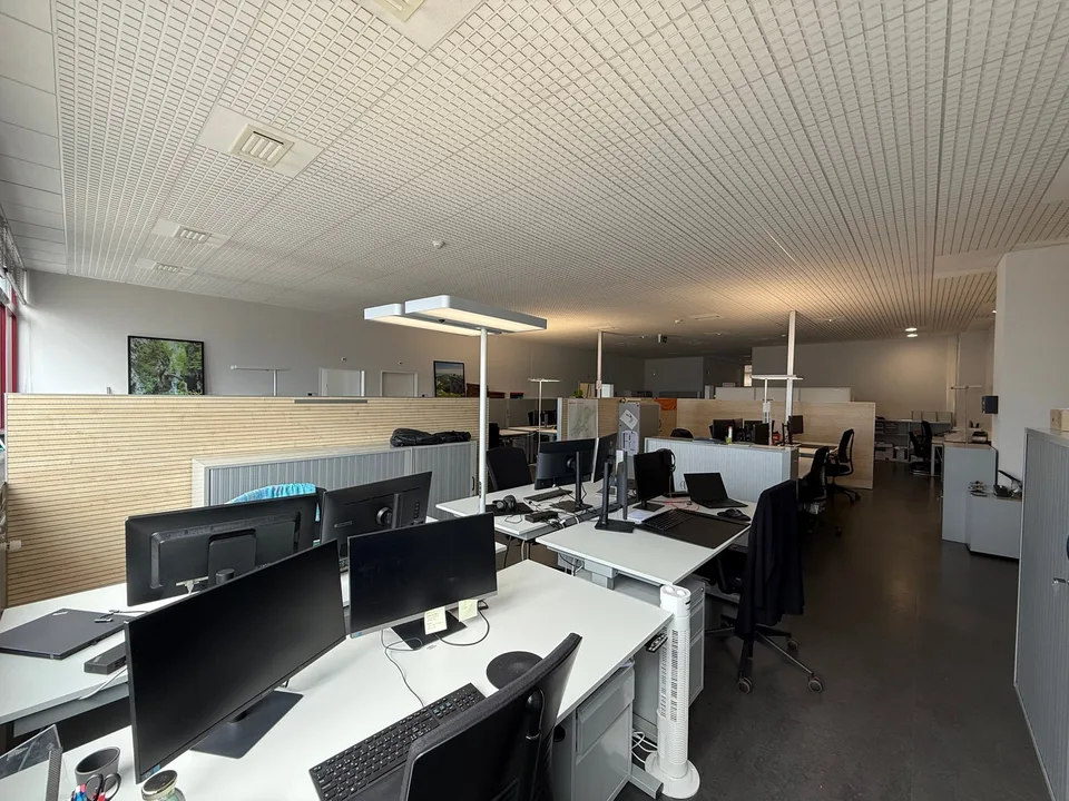 Uffici spaziosi di 526 m² a Marin – Accessibili e ben serviti – foto 2 di 10