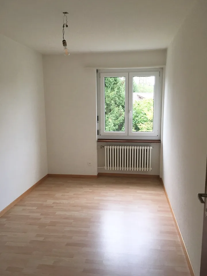 Cozy and bright 3.5-room apartment on the high ground floor with a large corner balcony – photo 8 of 9