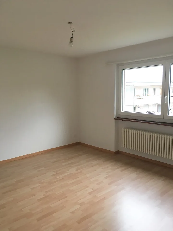 Cozy and bright 3.5-room apartment on the high ground floor with a large corner balcony – photo 7 of 9