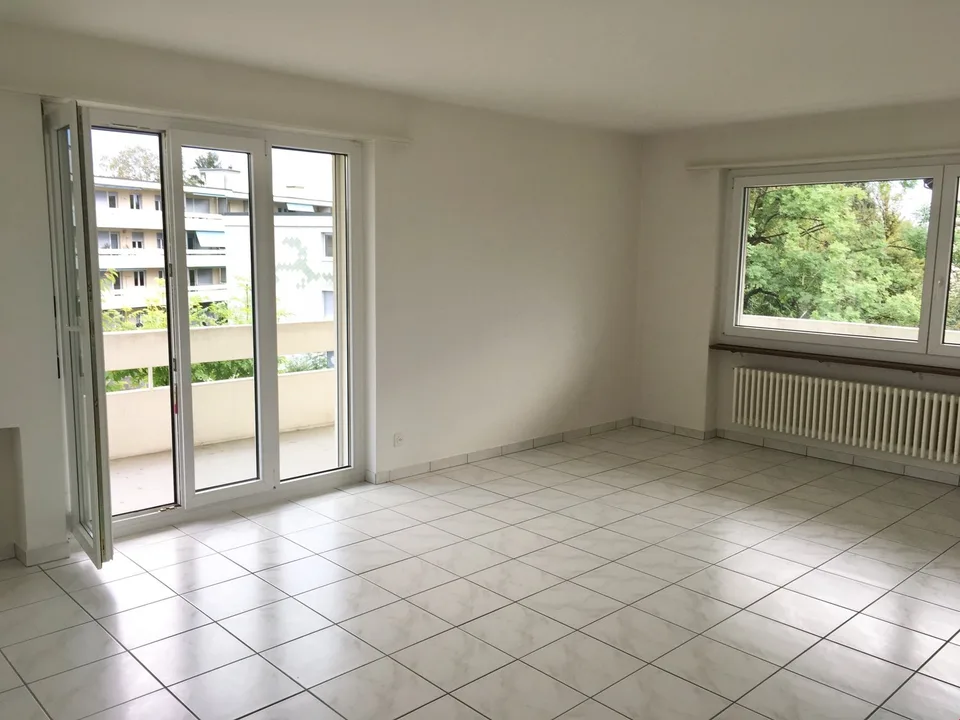 Cozy and bright 3.5-room apartment on the high ground floor with a large corner balcony – photo 3 of 9