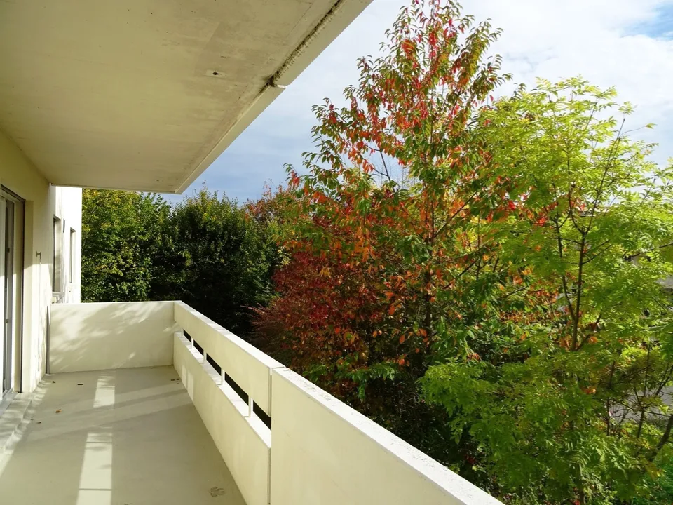 Cozy and bright 3.5-room apartment on the high ground floor with a large corner balcony – photo 2 of 9