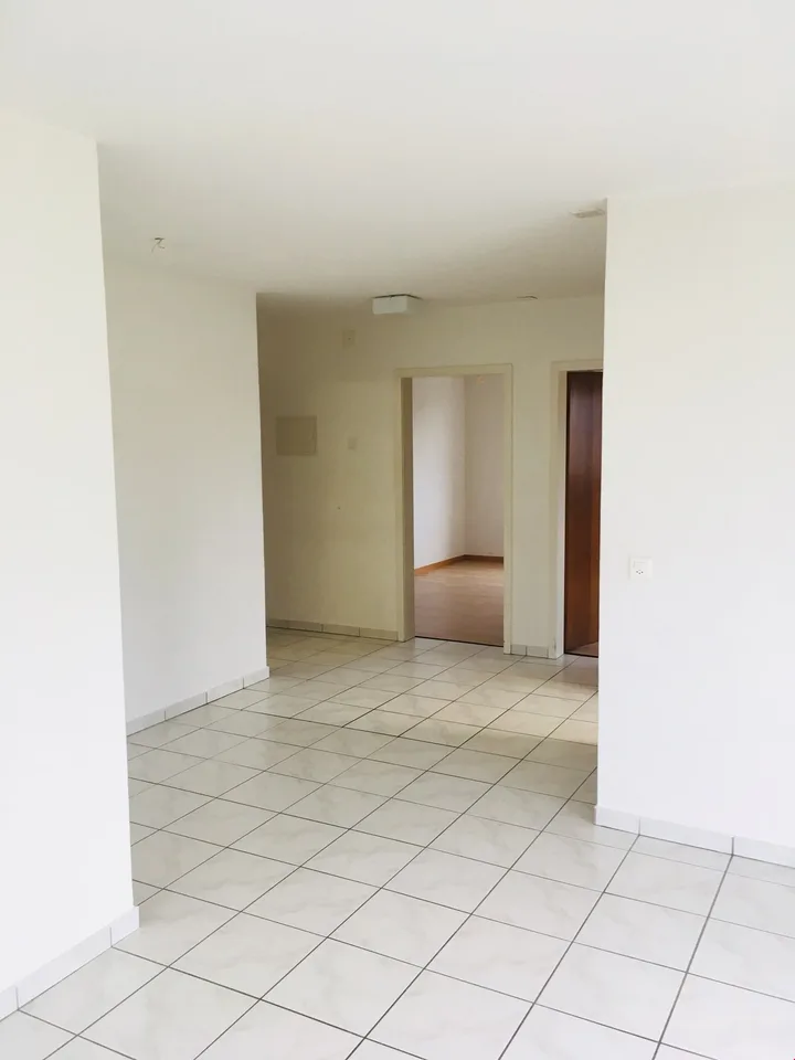 Cozy and bright 3.5-room apartment on the high ground floor with a large corner balcony – photo 4 of 9
