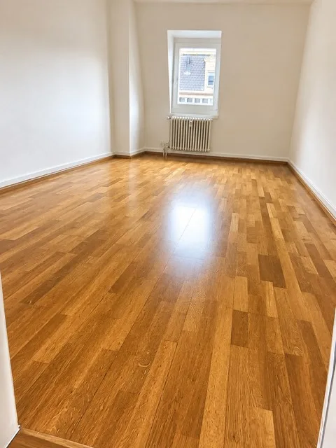 Bel appartement de 3 pièces dans un immeuble ancien à louer avec usage de jardin – photo 3 sur 11