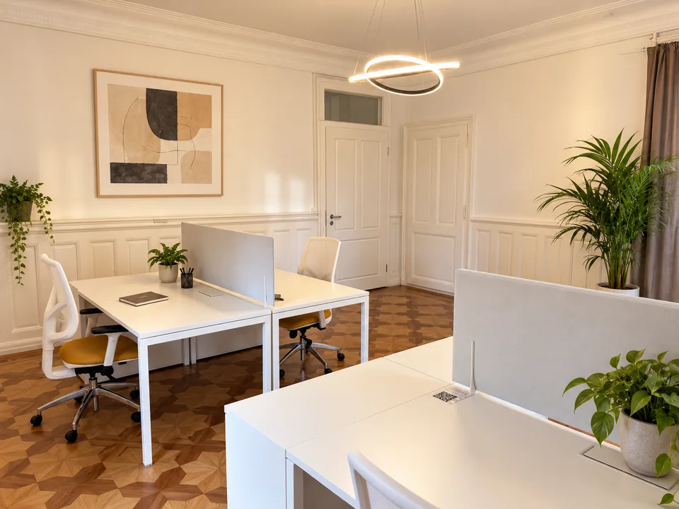 BUREAU PARTAGÉ DE 4 POSTES DE TRAVAIL – photo 2 sur 5