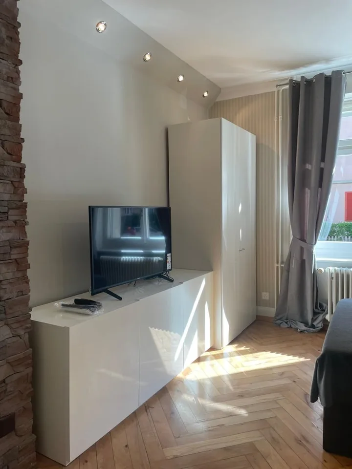 ruhiges Apartment (möbliert) mitten im Trendquartier Zürich-Wiedikon – Foto 3 von 8