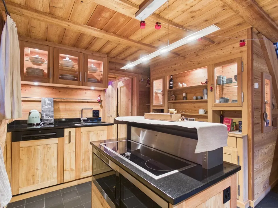 Unique Chalet-Bijou with modern Alpine chic – photo 8 of 24