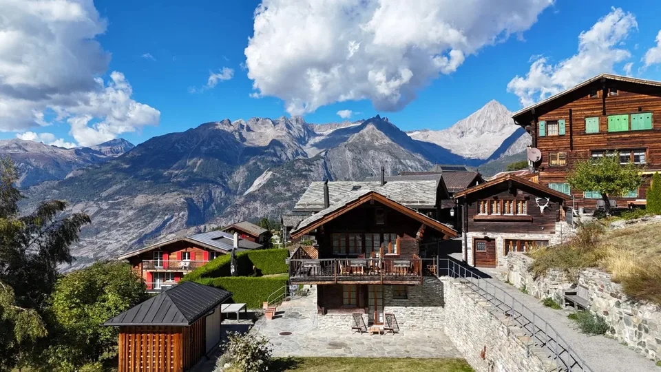 Unique Chalet-Bijou with modern Alpine chic – photo 2 of 24