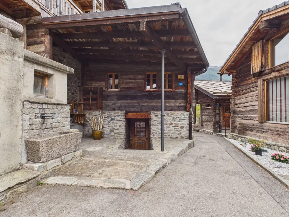 Unique Chalet-Bijou with modern Alpine chic – photo 22 of 24