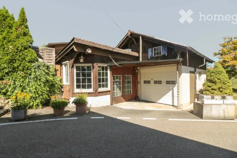 Zweifamilienhaus mit Nebengebäude, Gemeinde Bubikon – Foto 3 von 10