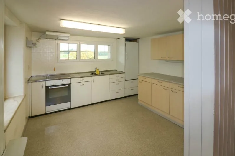 Zweifamilienhaus mit Nebengebäude, Gemeinde Bubikon – Foto 5 von 10