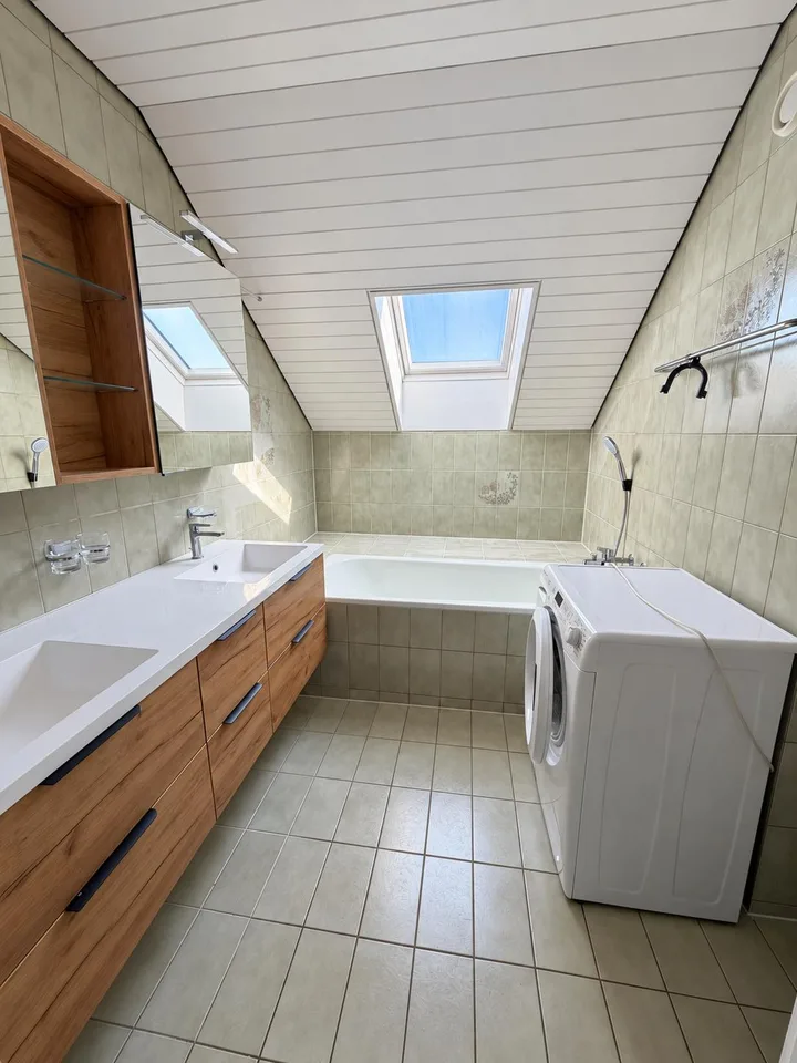 Wohnen mit Weitsicht grosszügige 4½-Zimmerwohnung mit Seesicht in Uttwil – Foto 5 von 13