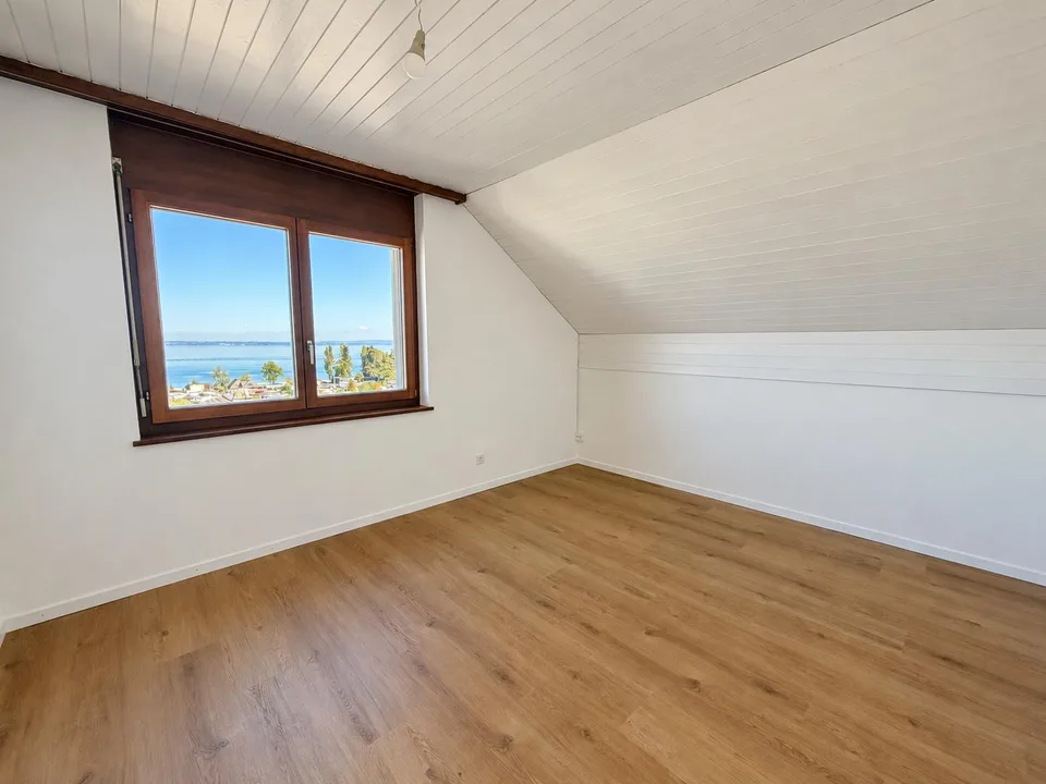 Wohnen mit Weitsicht grosszügige 4½-Zimmerwohnung mit Seesicht in Uttwil – Foto 10 von 13