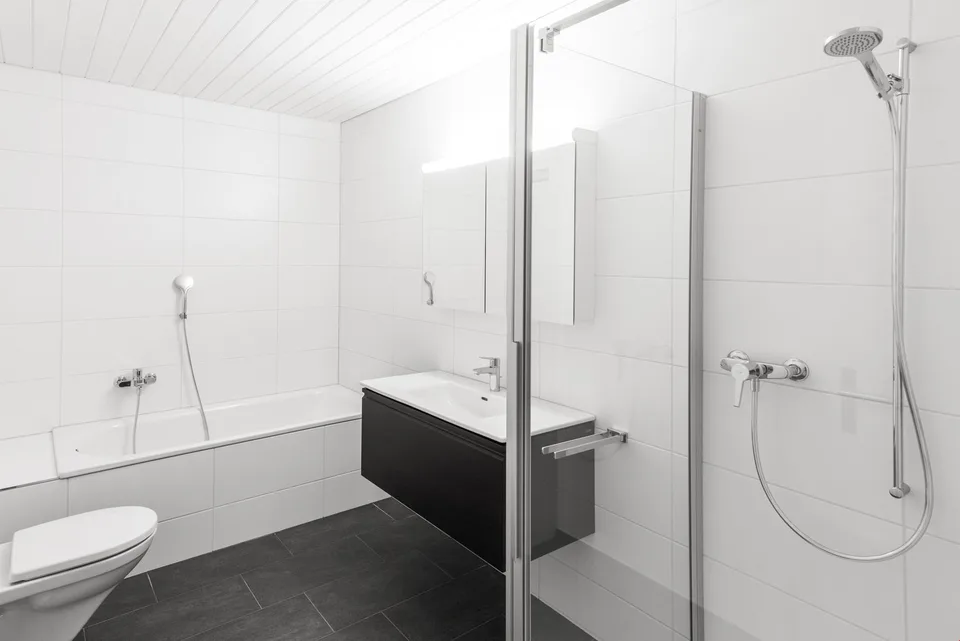 Absolut zentral gelegene 3 1/2-Zimmerwohnung mit grossem Balkon – Foto 3 von 5