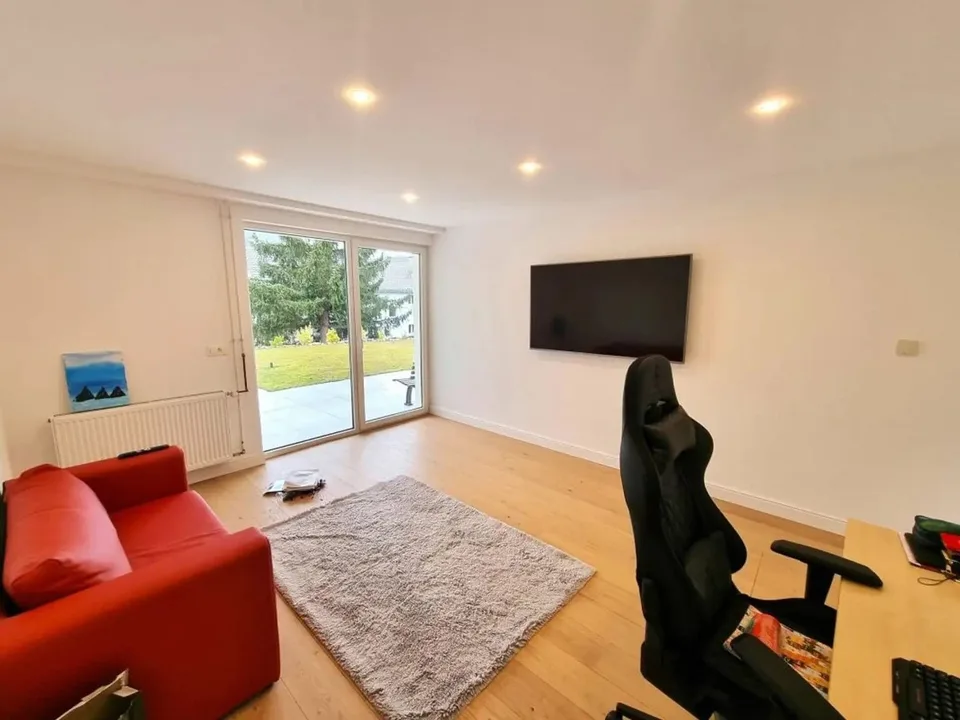 Casa familiare di 5,5 locali in vendita a Niederdorf – foto 13 di 13