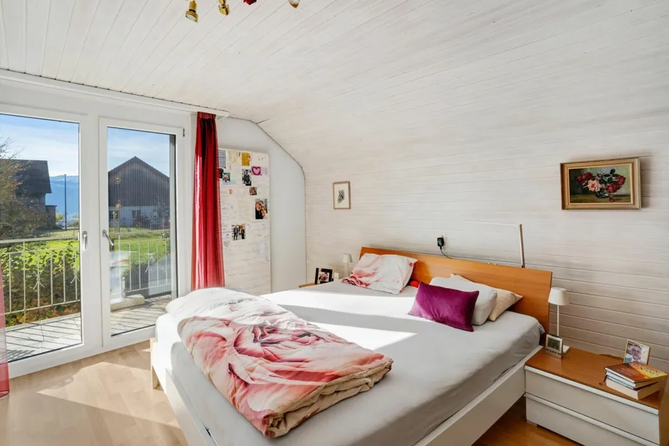 Contrat de location temporaire : appartement 6,5 pièces avec plan d'étage attractif, beaucoup d'espace et extérieur polyvalent – photo 6 sur 7