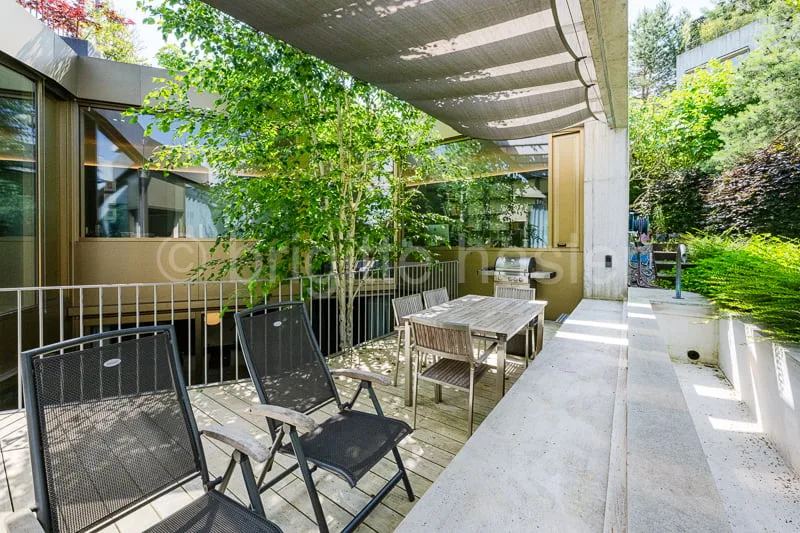 Architecturally impressive atrium house in a sought-after Riehen residential location – photo 3 of 10