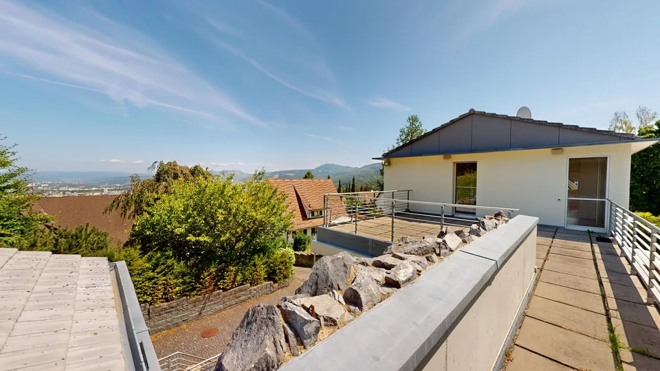 Villa a livelli sfalsati di 8,5 locali con piscina, grande giardino e vista panoramica – foto 12 di 13