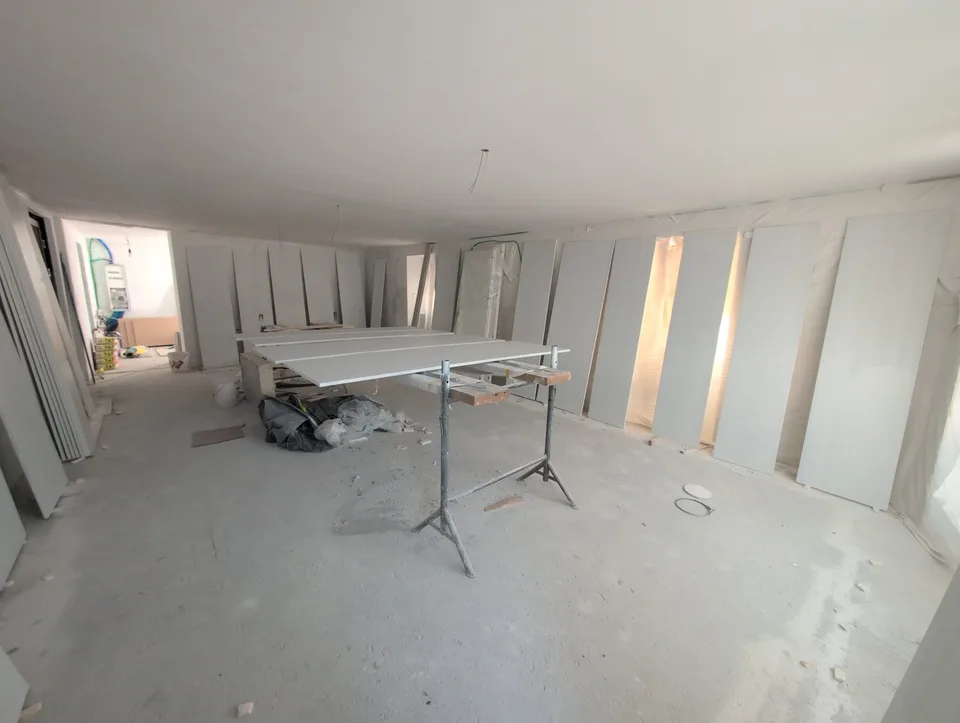 In affitto! Un bel locale commerciale nuovo, in un edificio classificato come patrimonio, nel cuore di Riddes! – foto 3 di 6