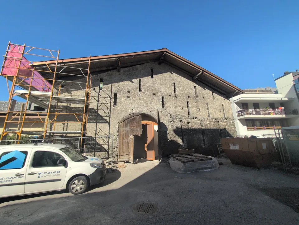 In affitto! Un bel locale commerciale nuovo, in un edificio classificato come patrimonio, nel cuore di Riddes! – foto 6 di 6