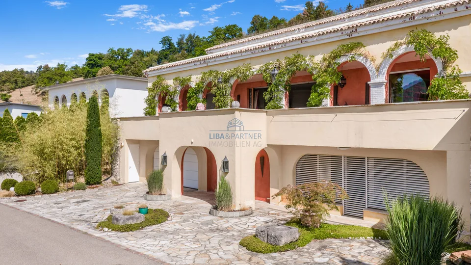 Einzigartige Villa mit exklusivem Wohnambiente & viel Raum zum Leben – Foto 3 von 13