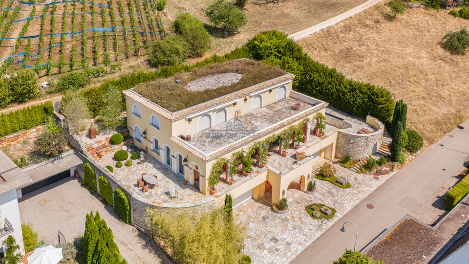 Einzigartige Villa mit exklusivem Wohnambiente & viel Raum zum Leben – Foto 2 von 13