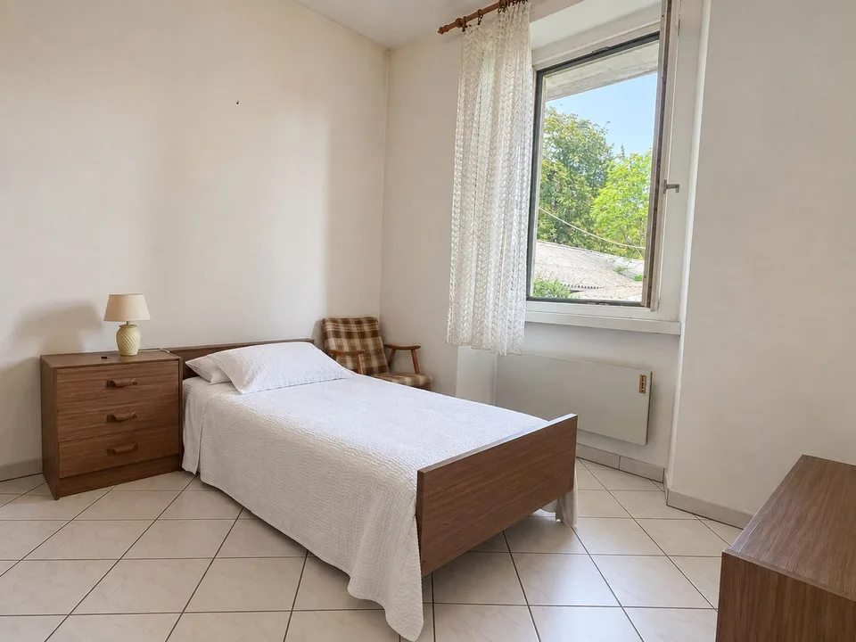 Kleines Einfamilienhaus mit Rustico und Garten zur Renovierung – Foto 13 von 19
