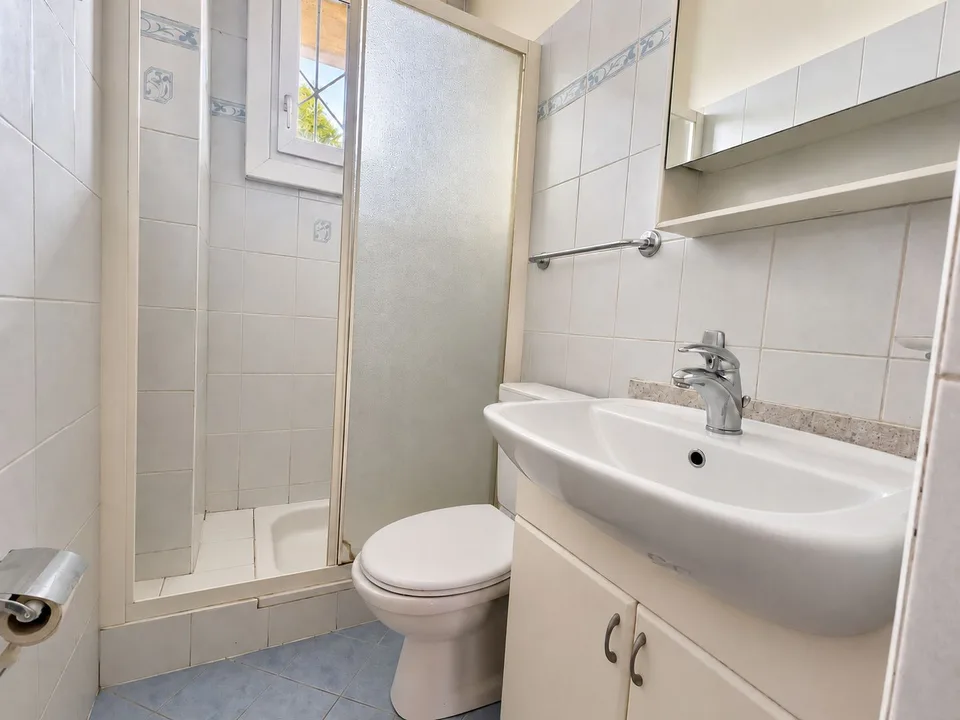 Kleines Einfamilienhaus mit Rustico und Garten zur Renovierung – Foto 14 von 19