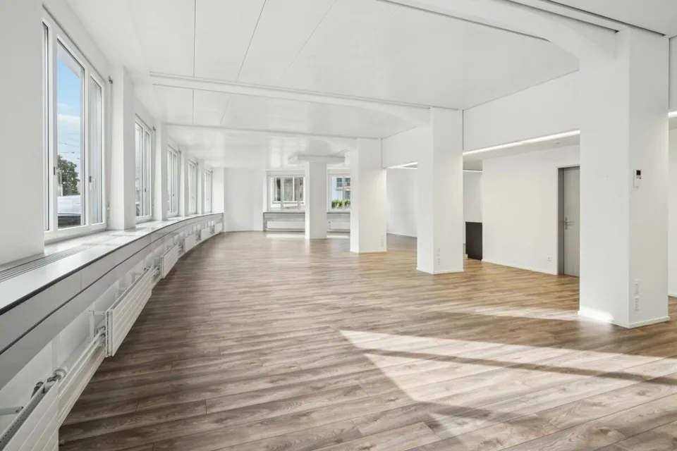 Espace de bureau représentatif au rez-de-chaussée à Wollishofen - prêt à emménager – photo 3 sur 7