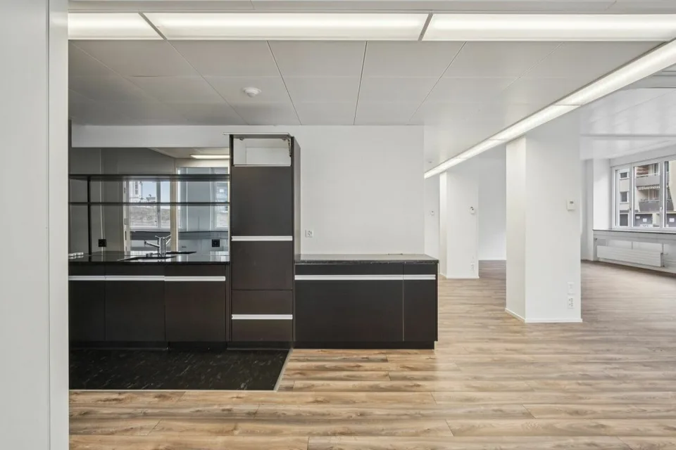 Espace de bureau représentatif au rez-de-chaussée à Wollishofen - prêt à emménager – photo 6 sur 7