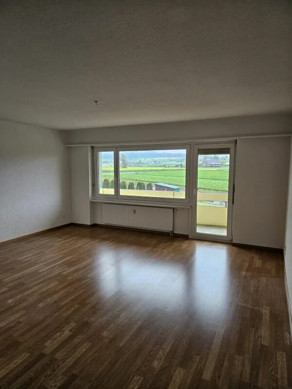 geräumige 3.5-Zimmerwohnung im Hochparterre - mit bester Aussicht auf die Grünlandschaft in Hindelbank zu vermieten! – Foto 3 von 8