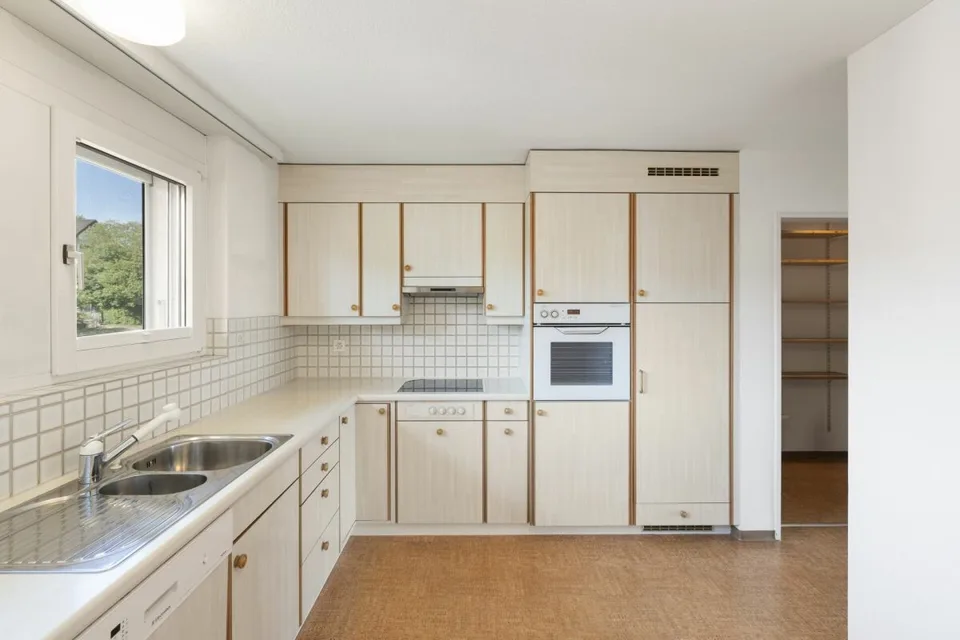 Appartement 4,5 pièces pour ceux qui apprécient la proximité du centre-ville et la nature – photo 4 sur 5