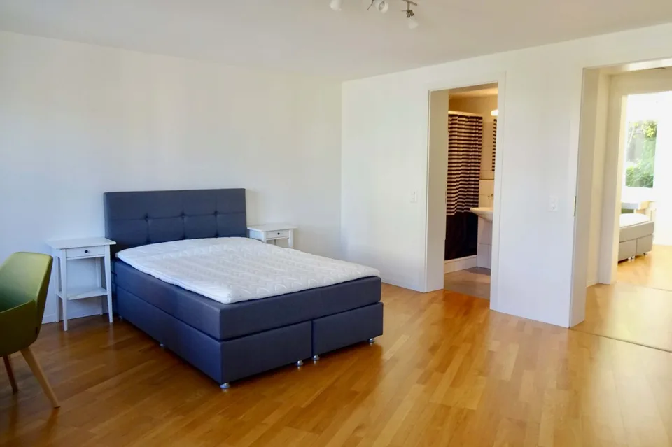 Furnished room in modernised apartment in a top location – photo 2 sur 8