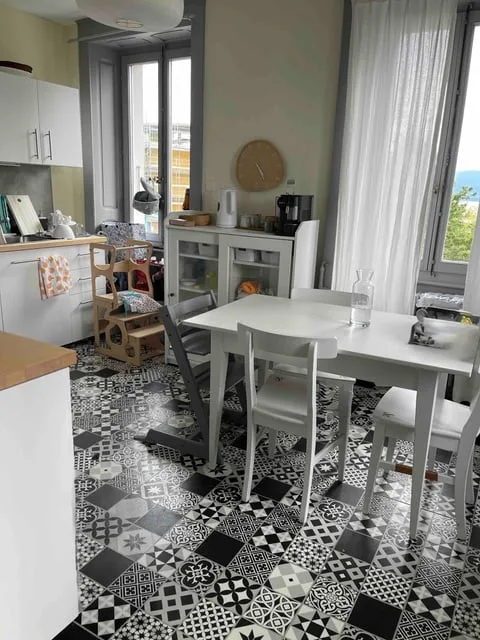 Préverenges, zwei Schritte vom See und den Geschäften entfernt: zur Miete ein geräumiges 3,5-Zimmer-Apartment – Foto 3 von 14