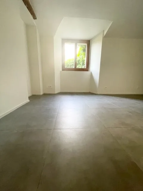 Schönes 2,5-Zimmer-Apartment, sehr gut gelegen – Foto 2 von 6