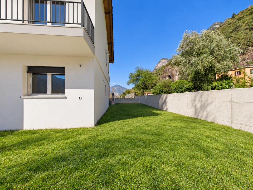 NUOVA CASA BIFAMILIARE CON DUE APPARTAMENTI INDIPENDENTI ,GIARDINO E BOX AUTO – Foto 16 von 17