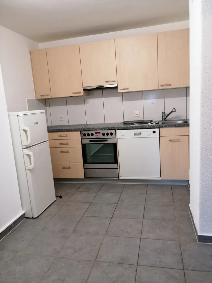 Schöne, helle 2.5 Zimmerwohnung zu vermieten – Foto 3 von 4